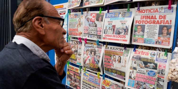 Eleição no Peru: Sánchez à frente de Fujimori por apenas 19 mil votos